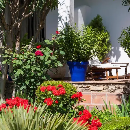 Alavera De Banos מלון *